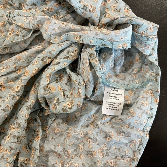 NWOT Lulus Sage Green Ditsy Floral Wrap Crop Top Sz Medium - Picture 4 of 6